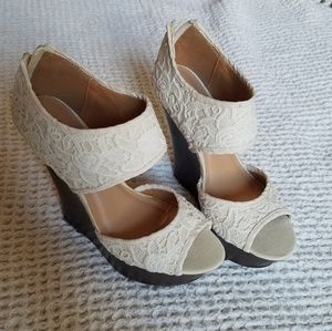 Lace cream wedges